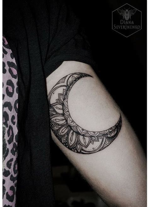 tatuajes de luna para hombres|tatuajes de luna interior.